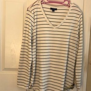 Comfy black and white striped long Tee